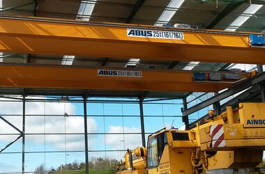 Double girder travelling crane with load capacity of 25 t and GM5000 wire rope hoists