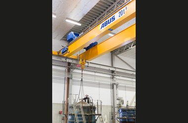 Double-girder travelling crane with a load capacity of 20 t at Dahlgrens Cementgjuteri