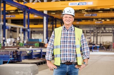 Production hall with 11 travelling cranes in Sweden