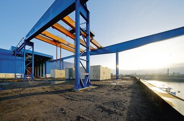 Double girder travelling cranes in the outdoor area of the company HegmannTransit