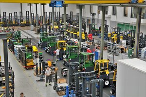 61 travelling cranes at Combilift in Ireland