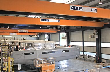 Single girder travelling cranes for the production of catamarans and installation of decks of the company Construction Navale Bordeaux